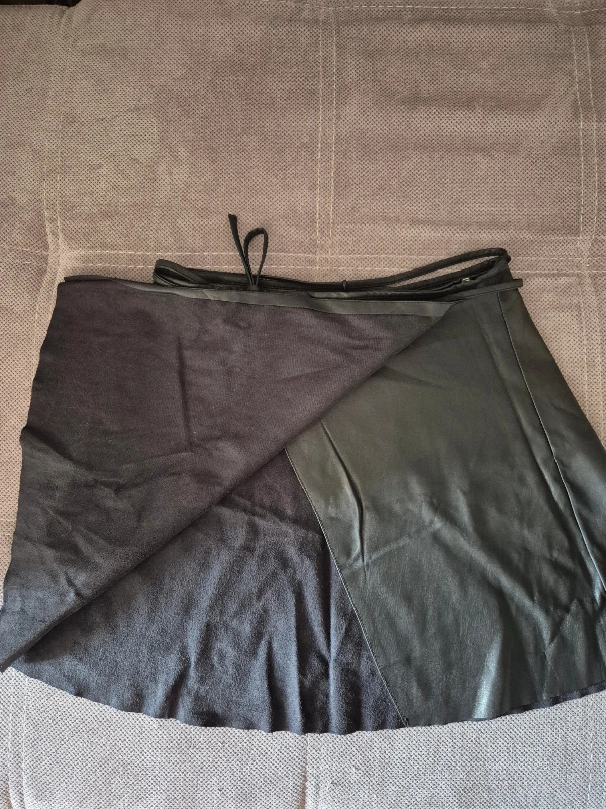 Jupe porte feuille noire en simili cuir Bershka S/36 – photo 3